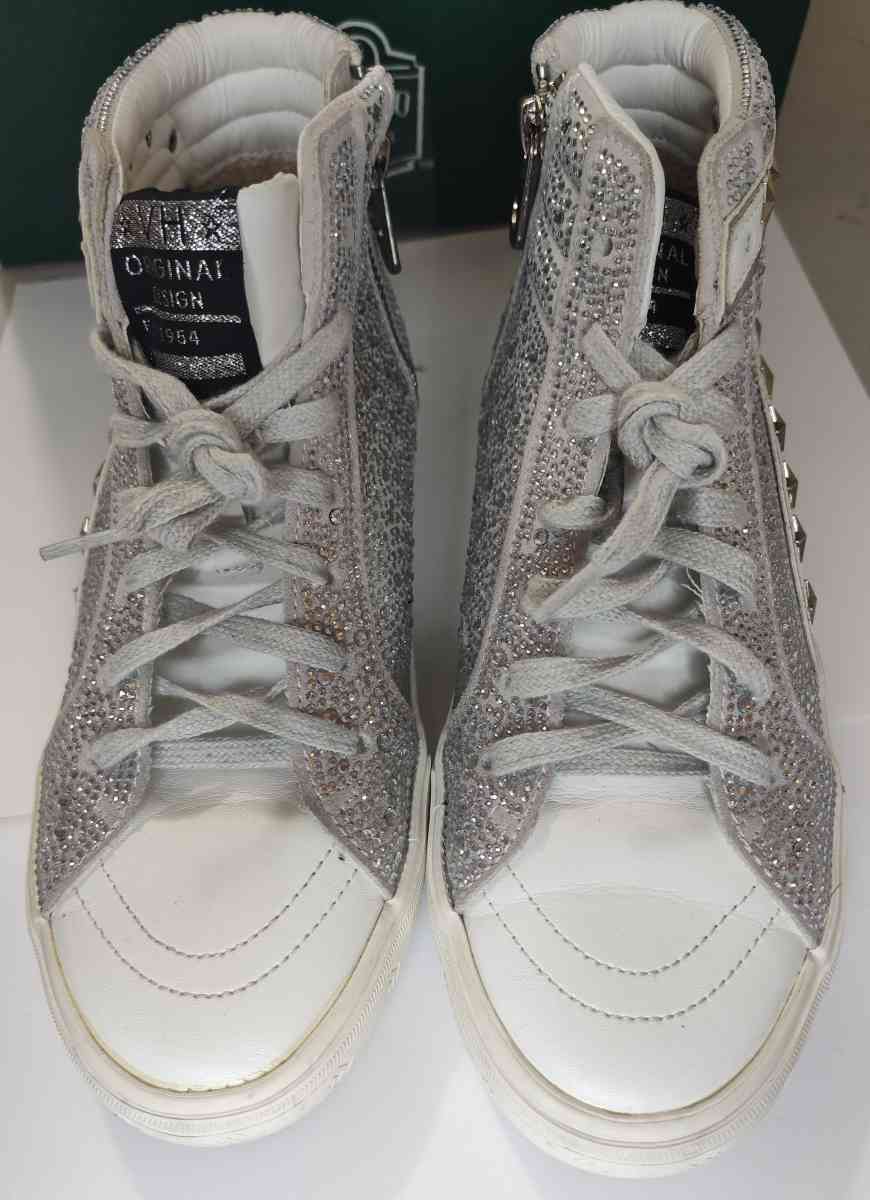 Bonitos tenis marca VH original design