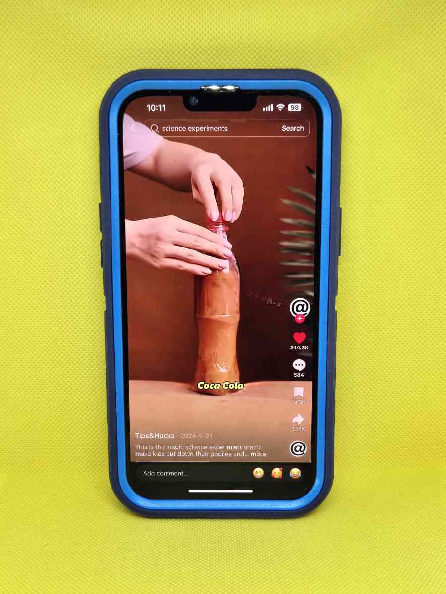 Iphone 13 Pro Max with TikTok and Capcut Installed