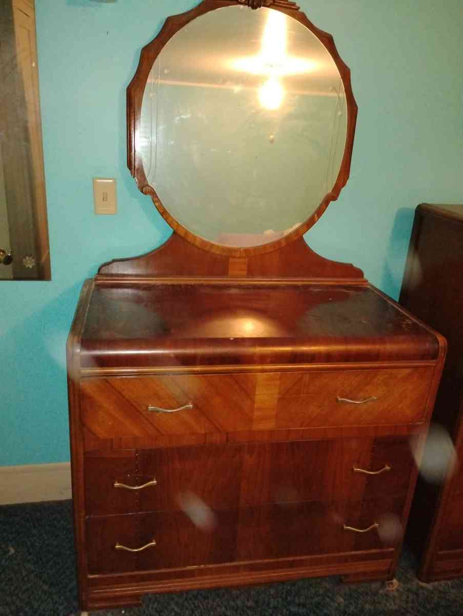 dresser set