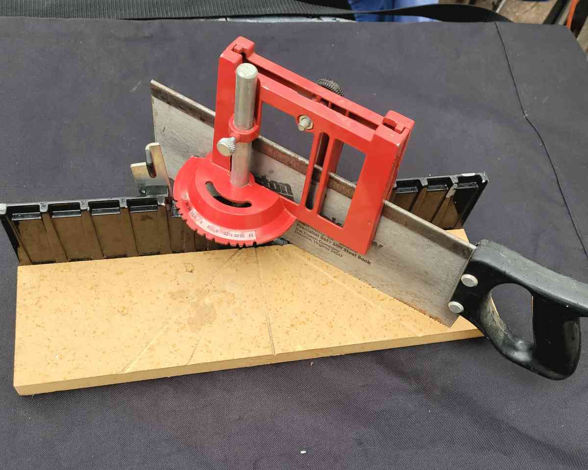 Miter Box Angle Saw Workbench Mount Molding and hand saw