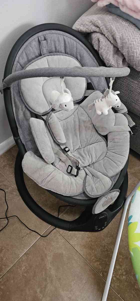 Electric baby swinger