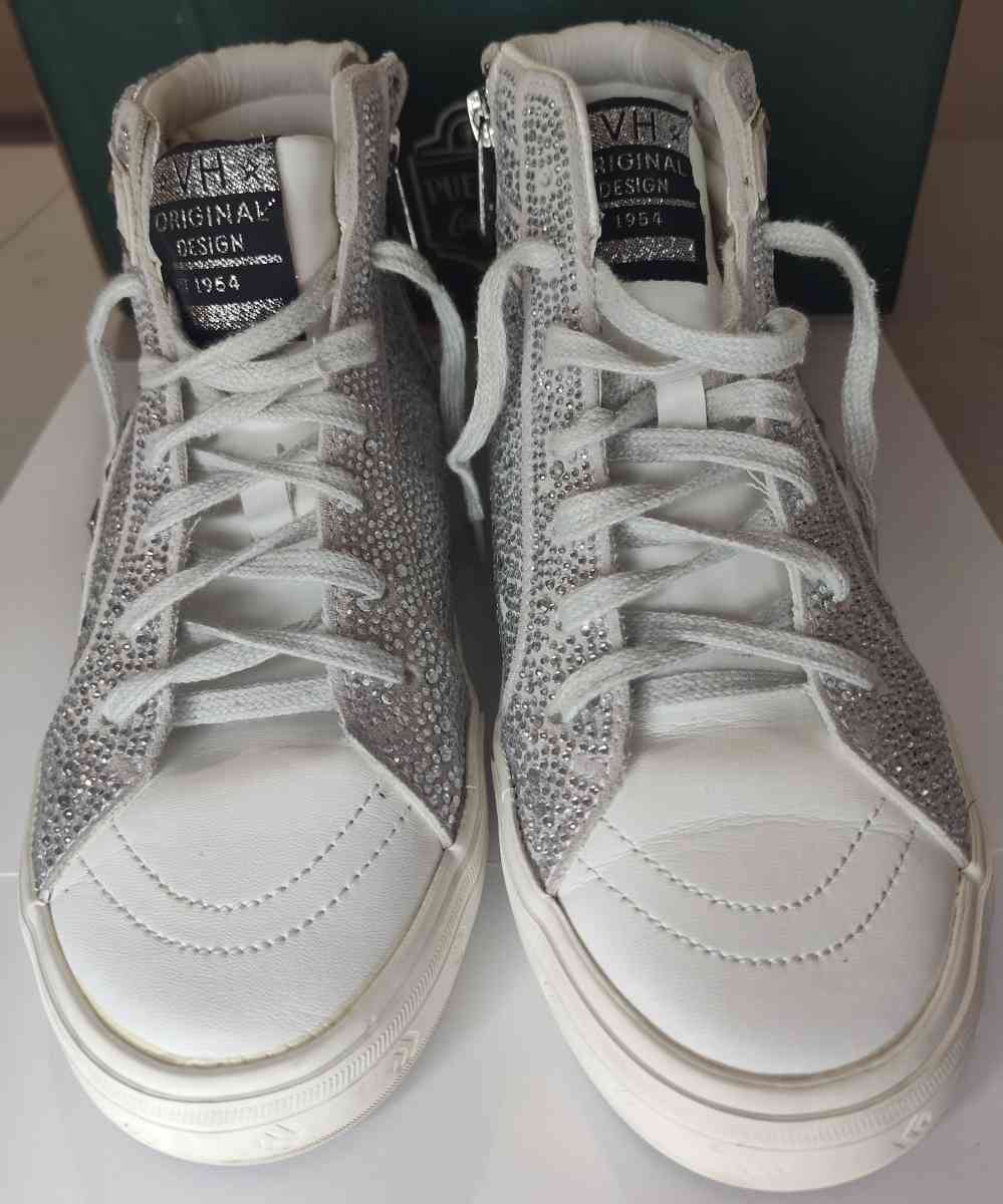 Bonitos tenis marca VH original design