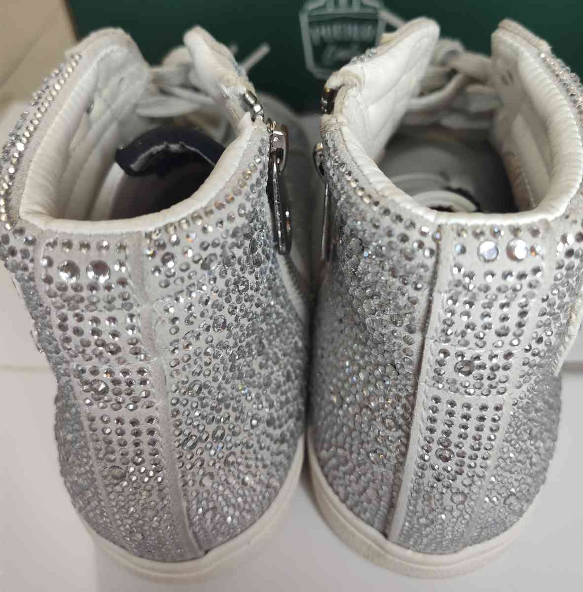 Bonitos tenis marca VH original design