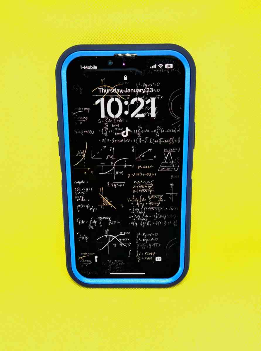 Iphone 13 Pro Max with TikTok and Capcut Installed