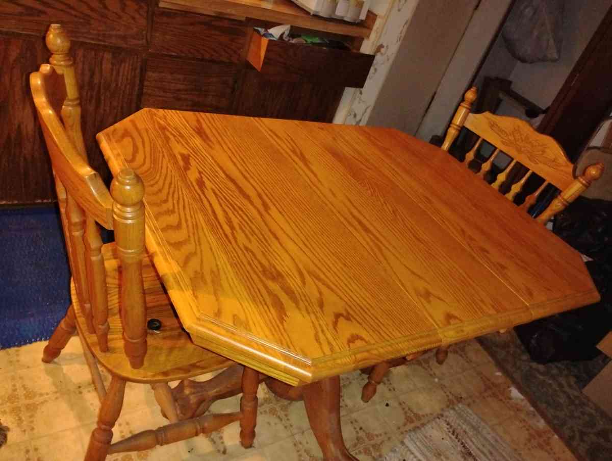 Amish table with 4 chairs