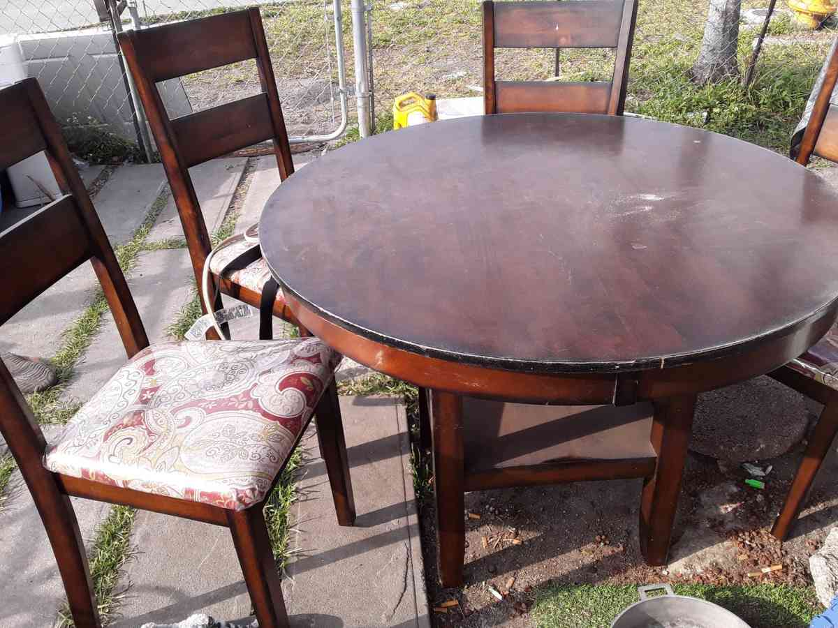 Round Wooden Dining Table 4 chairs