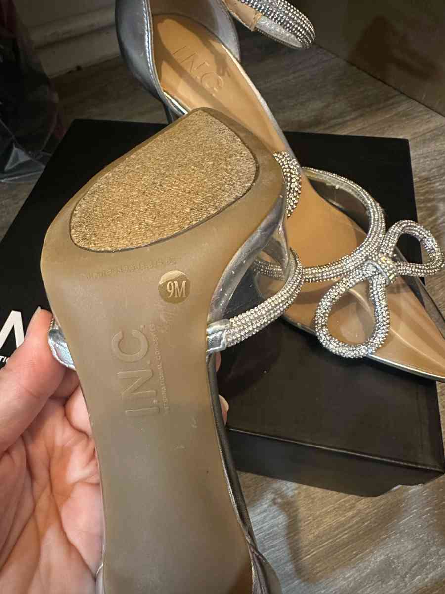 INC International Concepts Womens Lidani PointedToe Pum Silv