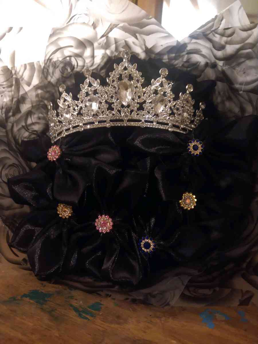 Black ramo with sliver crown 10 count