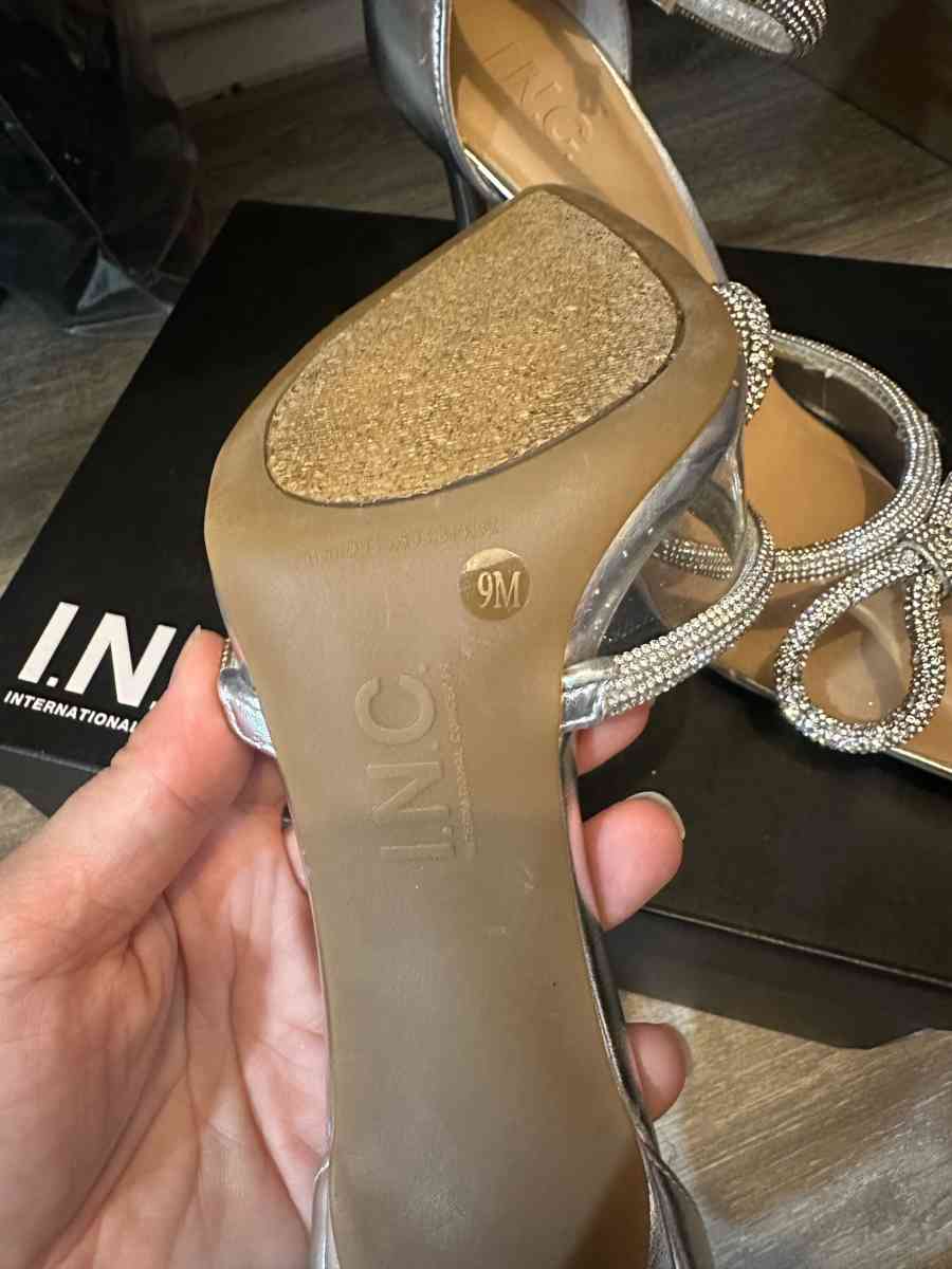 INC International Concepts Womens Lidani PointedToe Pum Silv