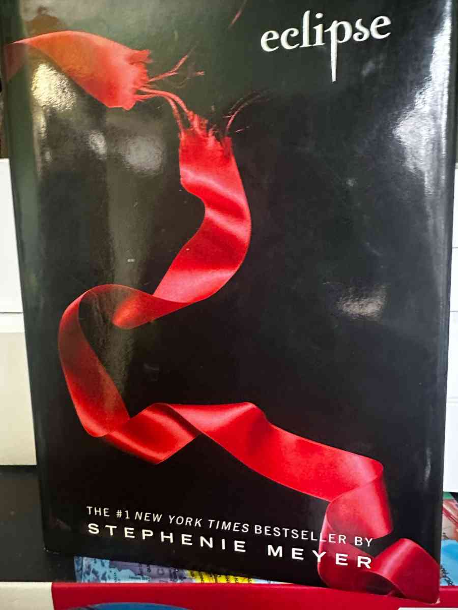 Eclipse by Stephenie Meyer