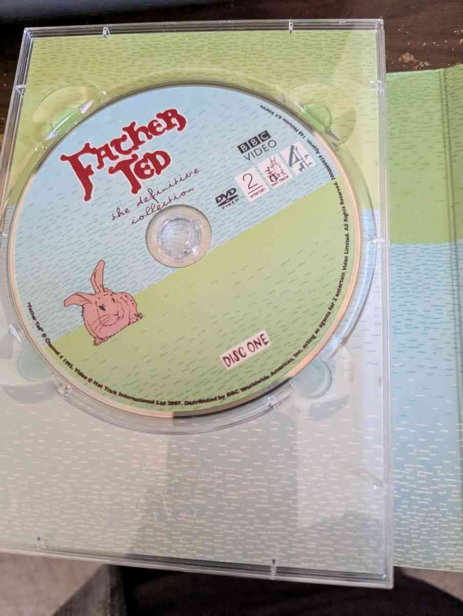 facher Ted featuring all 25 episodes DVDS 5 Disc
