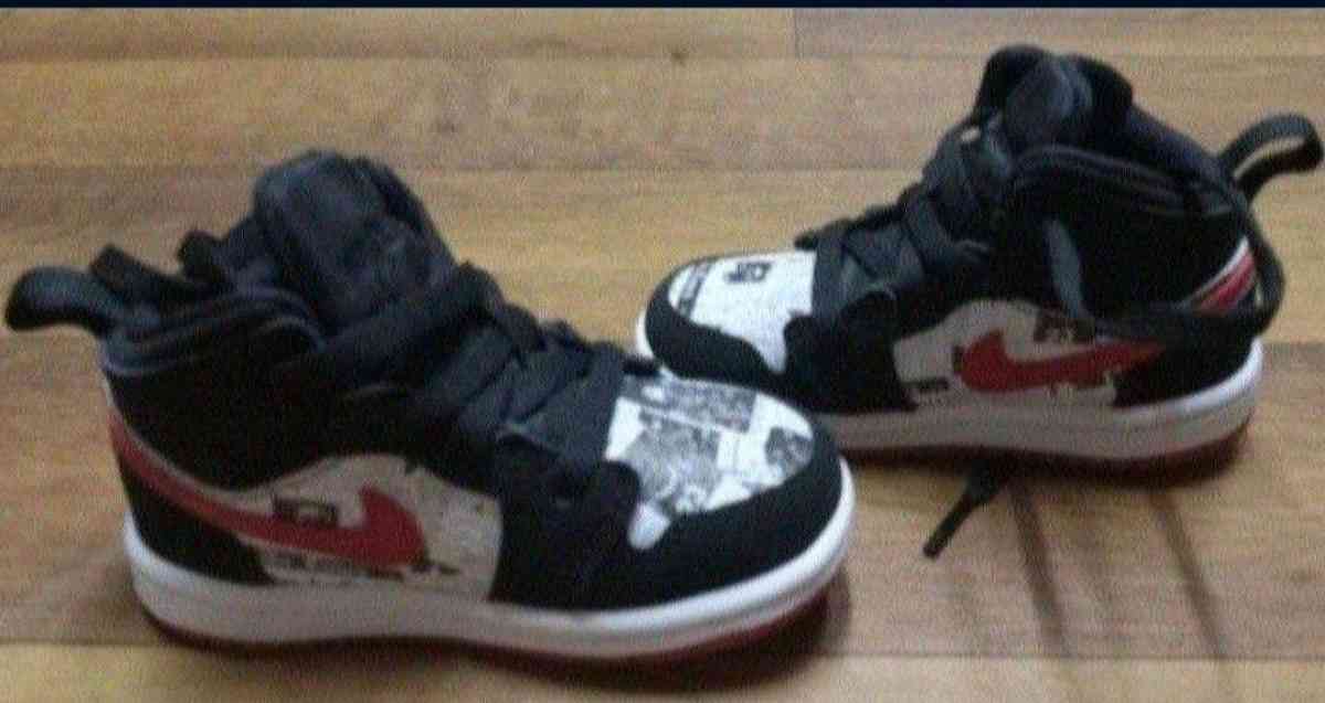 AIR JORDAN 1Mid NEWSPAPER