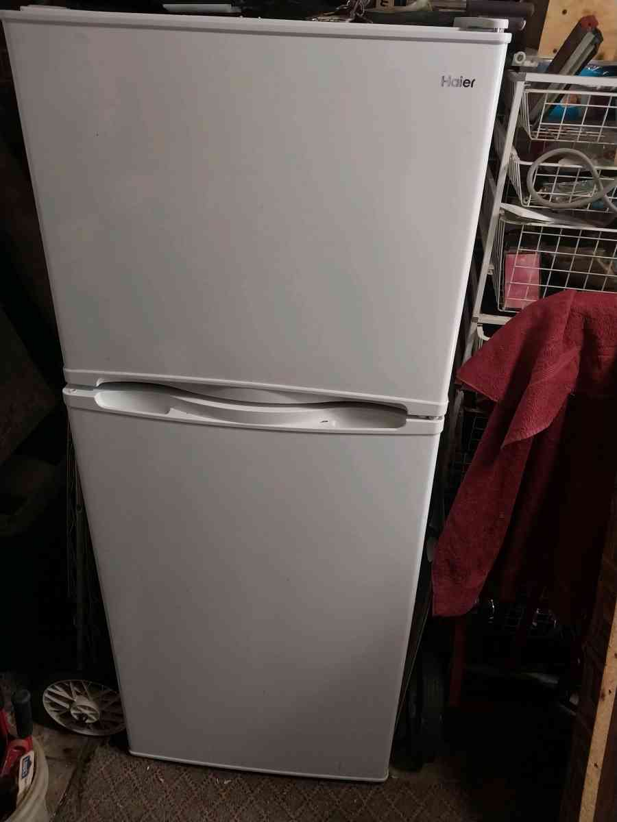 apartment size refrigerator