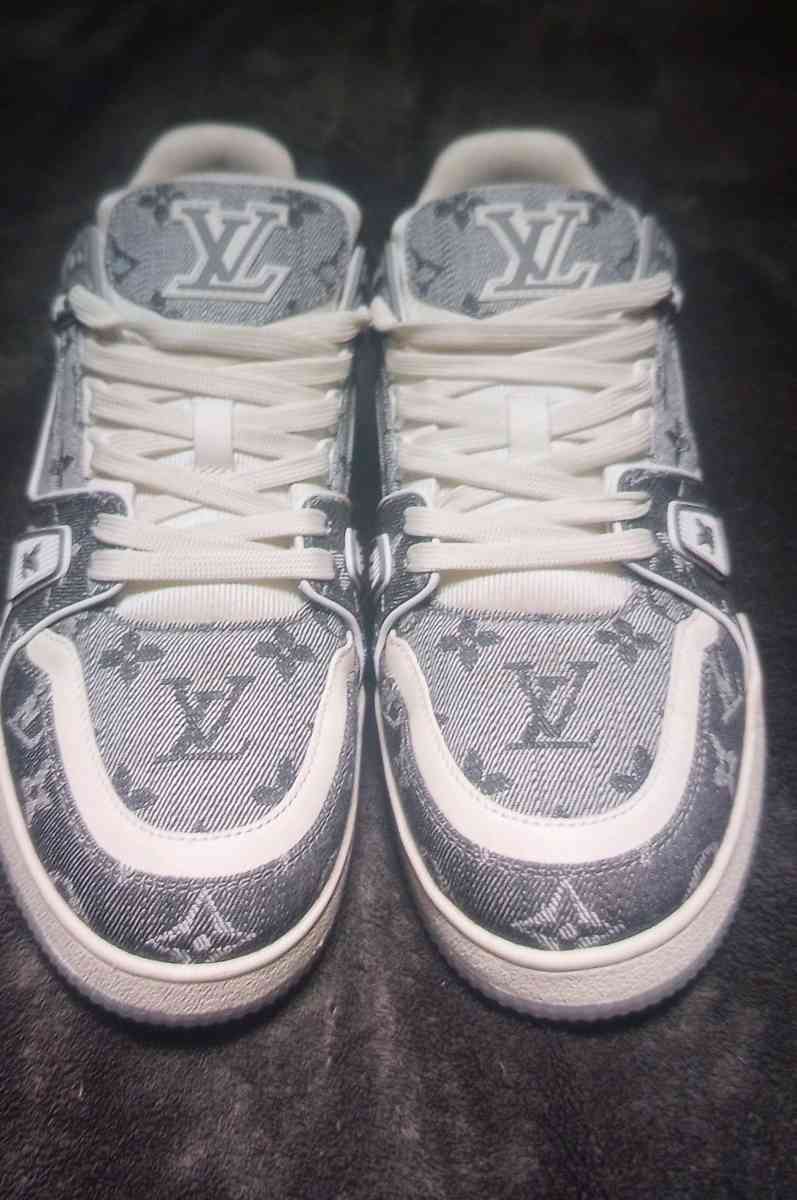 Louis Vuitton Trainers size 10
