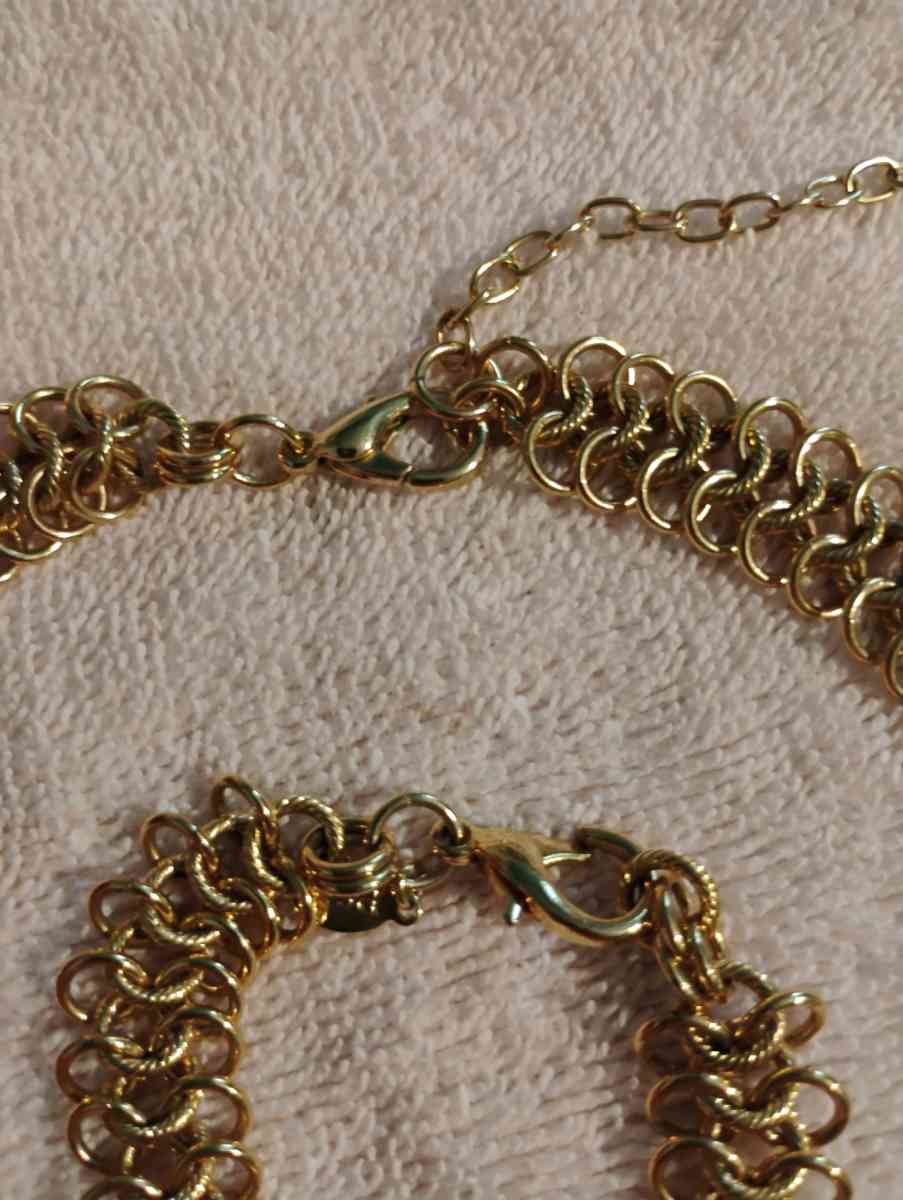 beautiful gold tone Necklace set