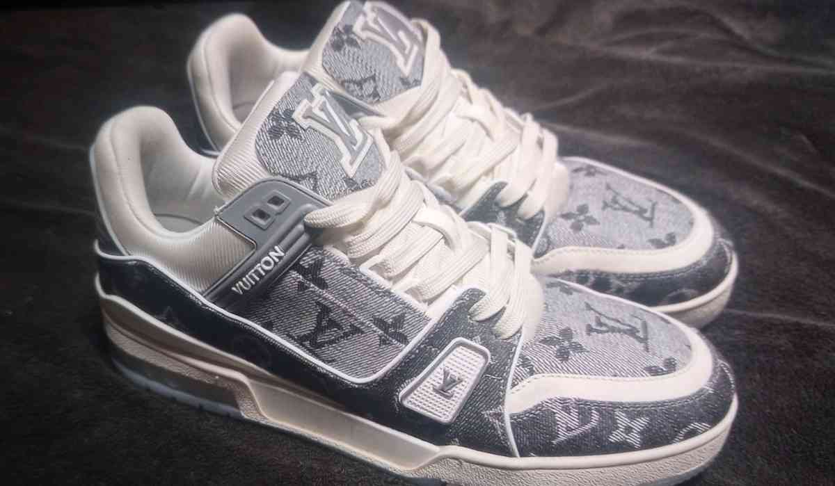 Louis Vuitton Trainers size 10