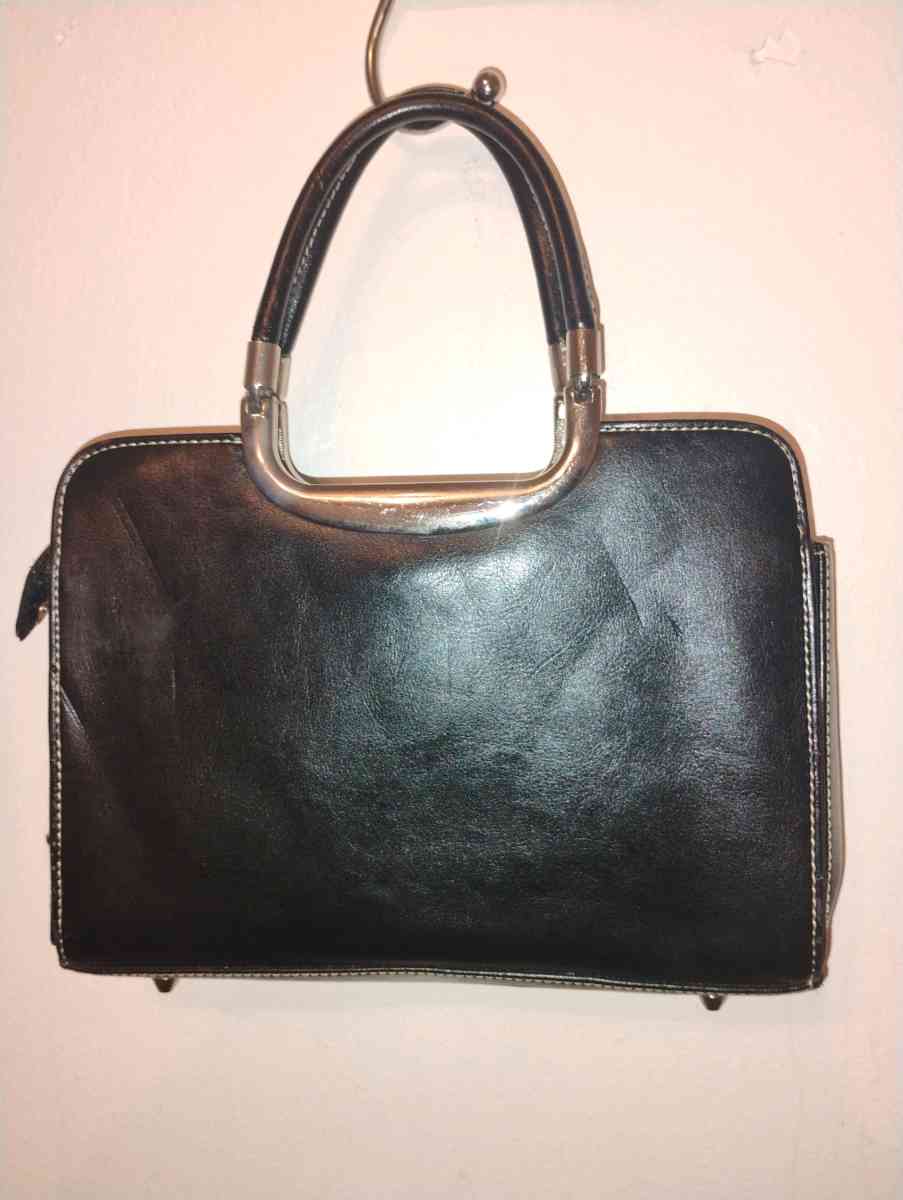 Gucci black leather handbag