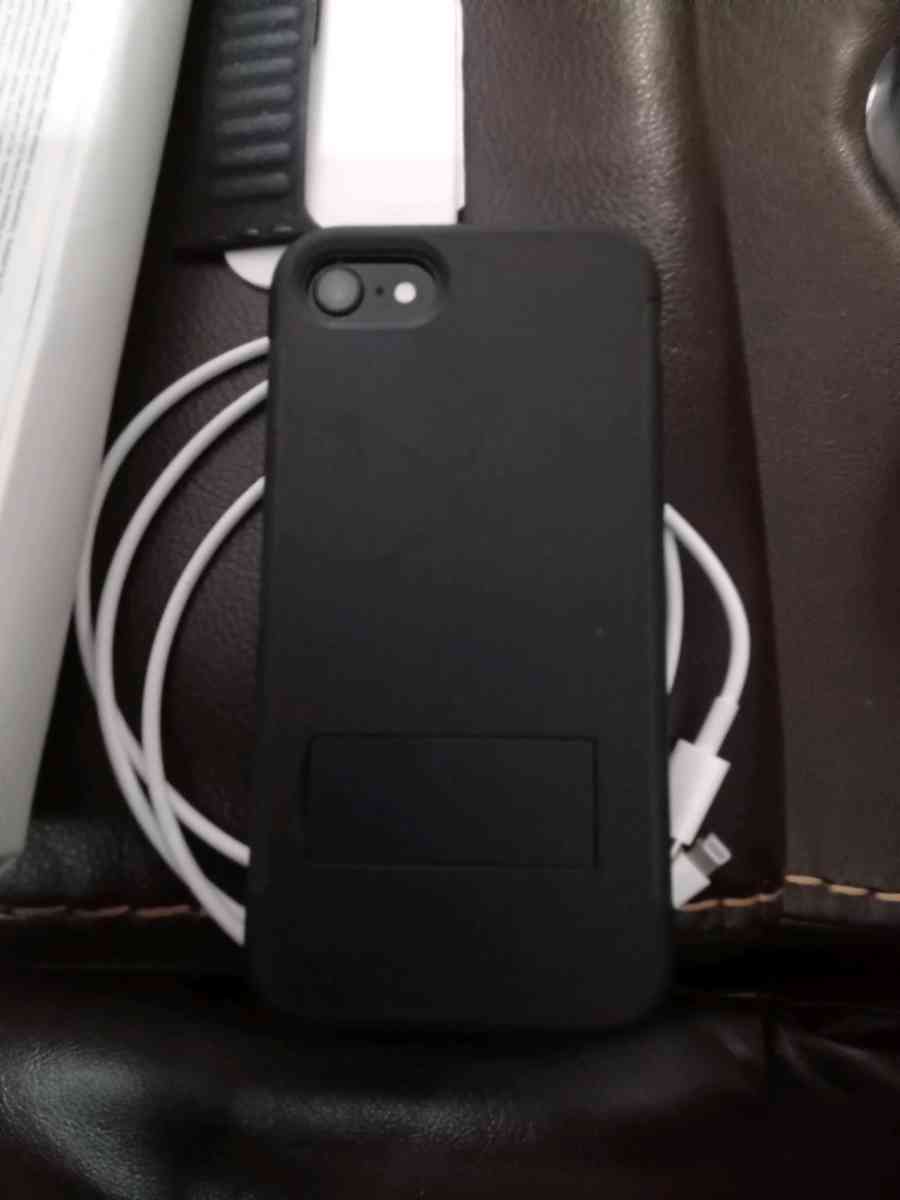 iPhone SE3 and Apple Watch 8