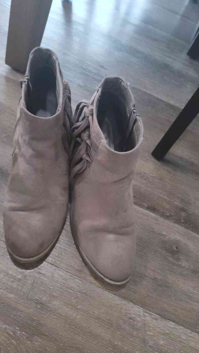 tan western heel boots