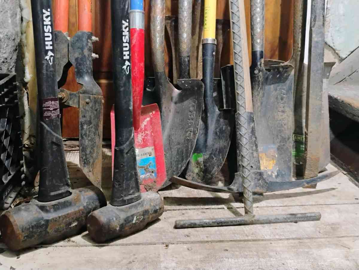 long handle digging tools