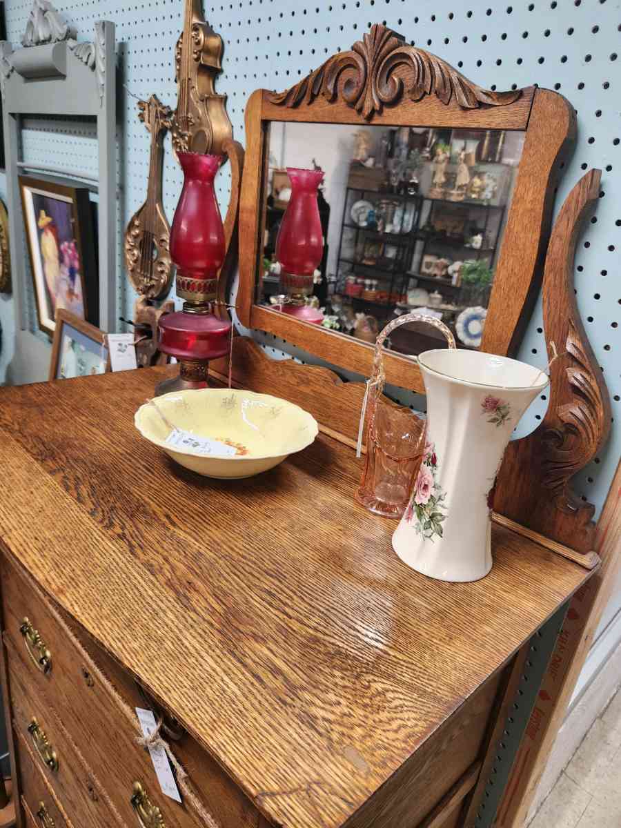 Beautiful antique oak chest 5 drawer dresser