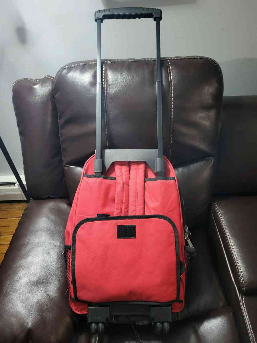 5 Mens Brand New Short Sleeve Shirts with a bonus backpack