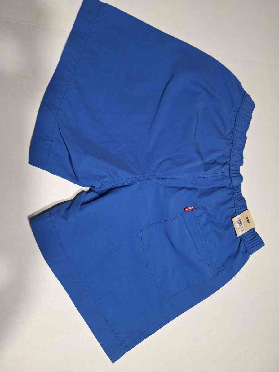 The product is a pair of Levis Trail Cargo Shorts in mens si