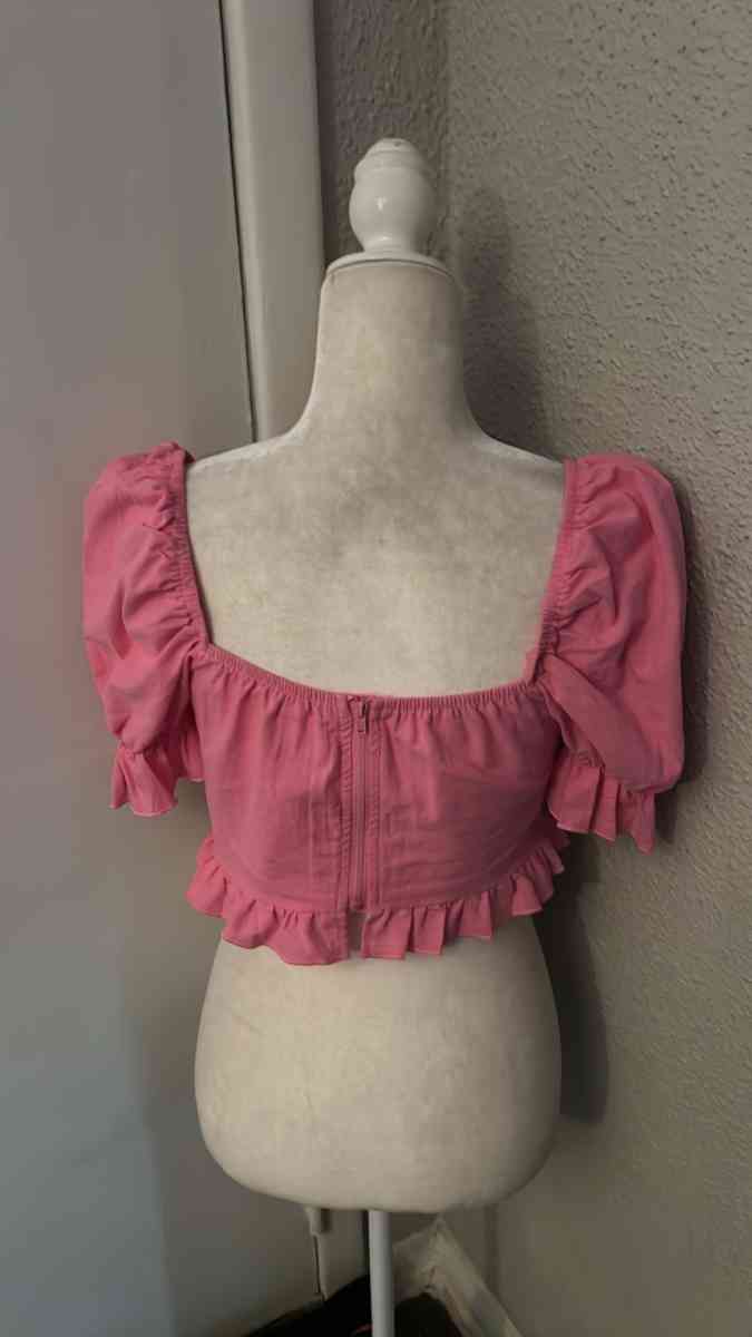 SHEIN Sweetheart Cut Out Tie Front Ruffle Trim Crop Top Barb