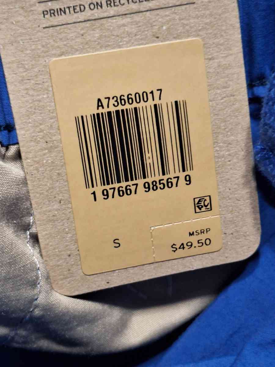 The product is a pair of Levis Trail Cargo Shorts in mens si