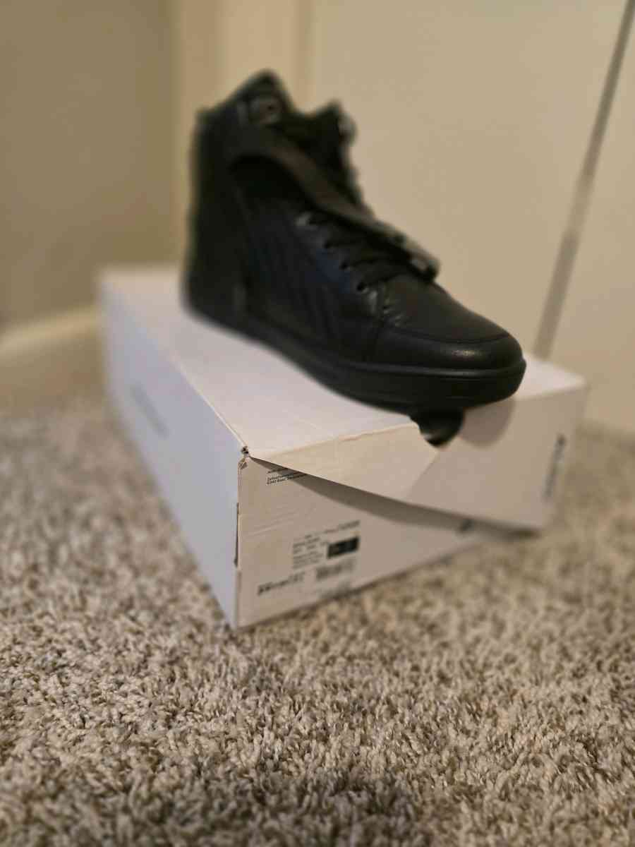 Black Aldo Sneakers With Cleaner