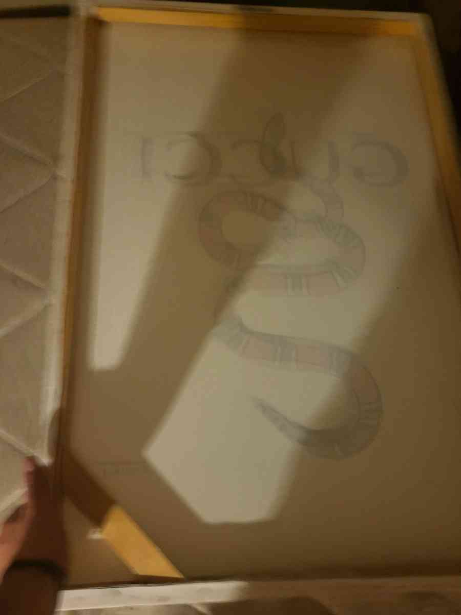 hand painted Gucci painted by far  child Paris