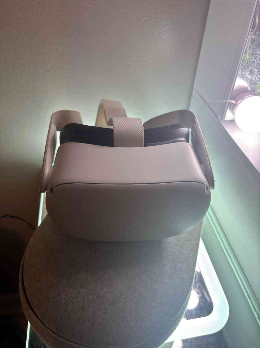 oculus VR headset with case