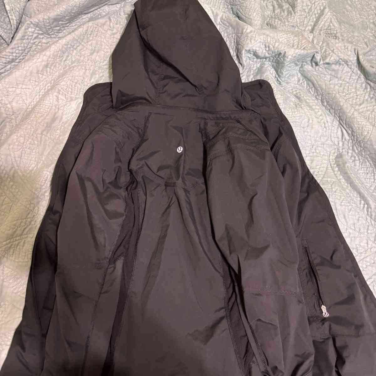 lululemon jacket size 4
