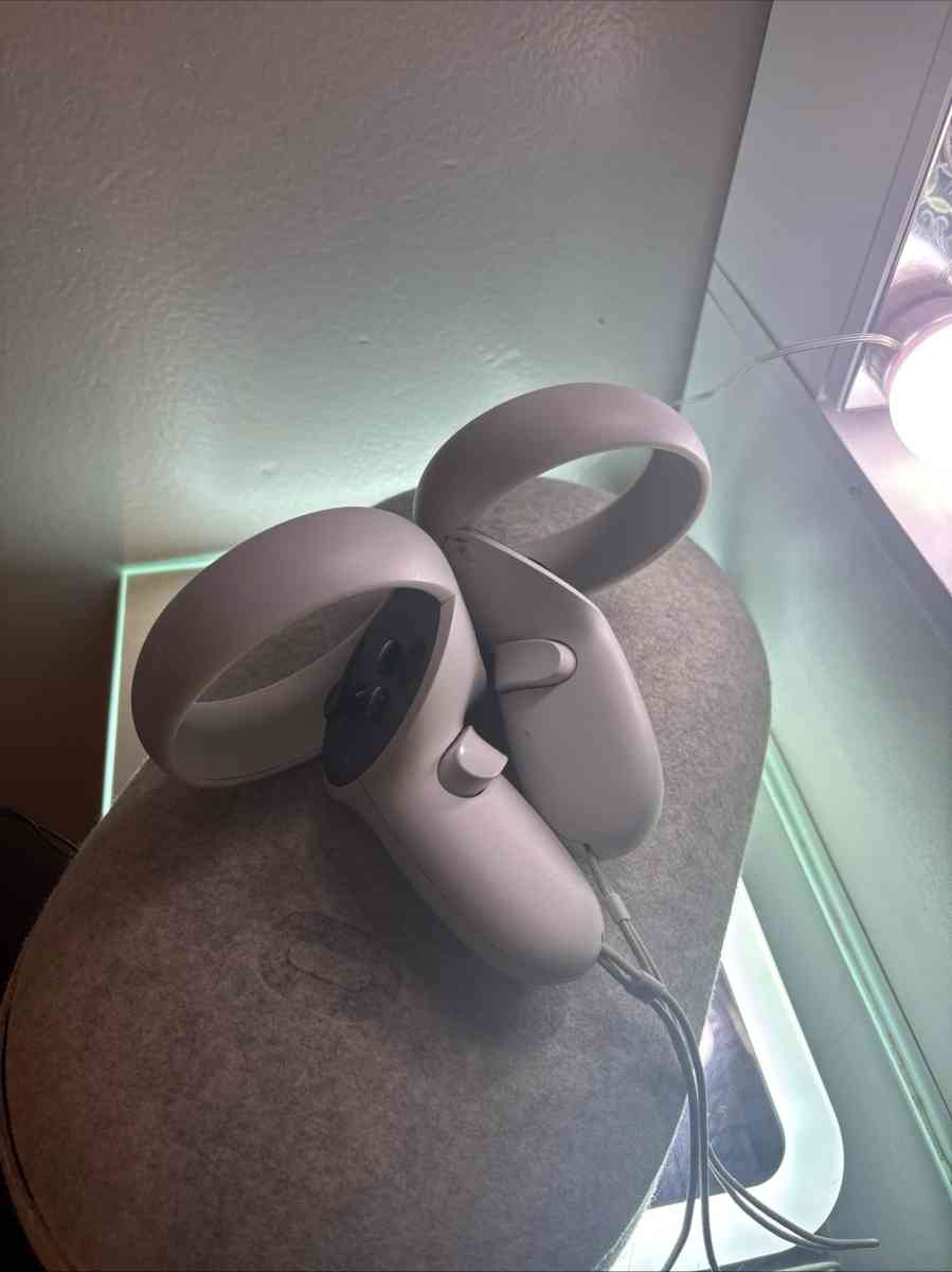 oculus VR headset with case