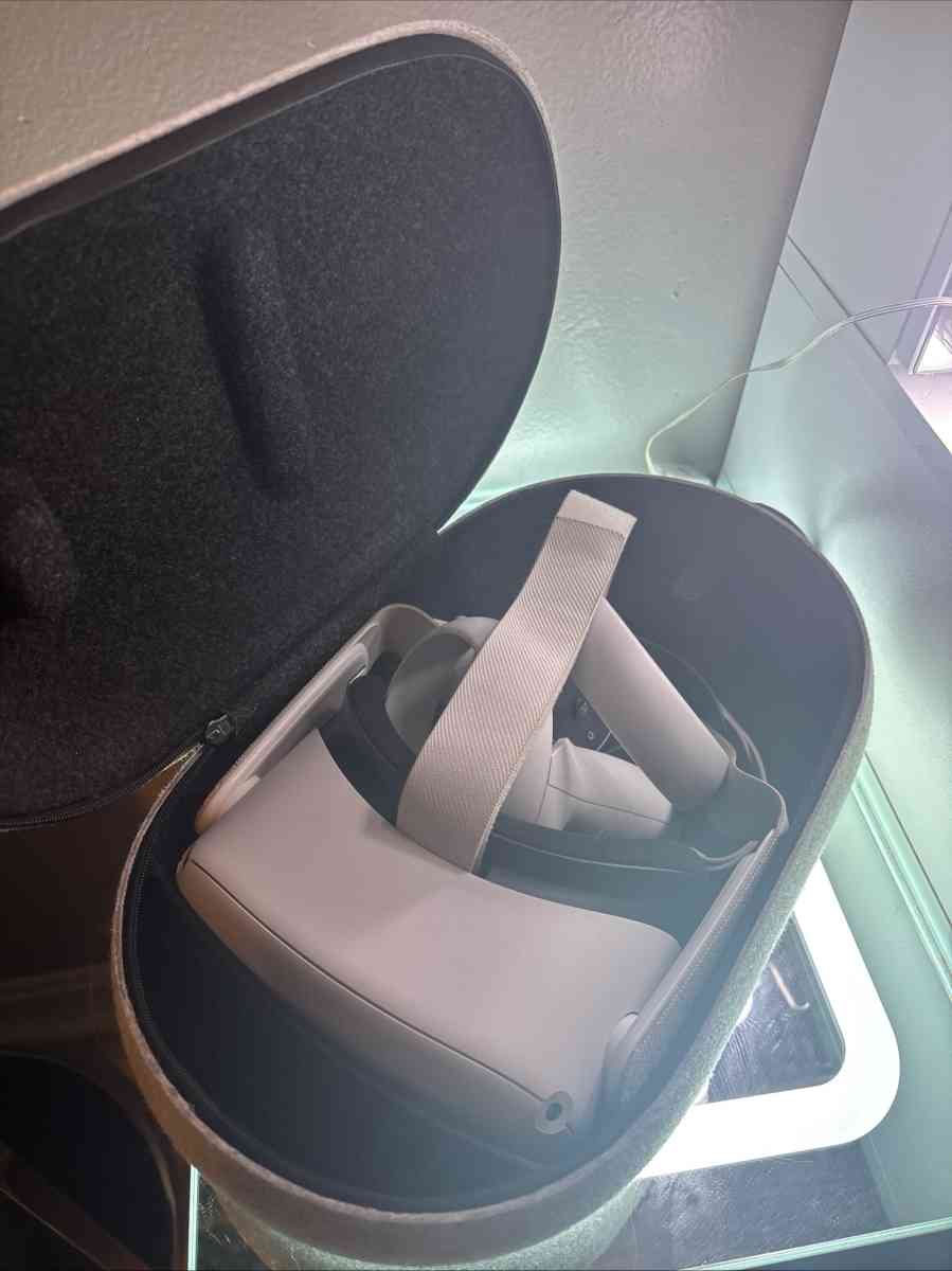 oculus VR headset with case