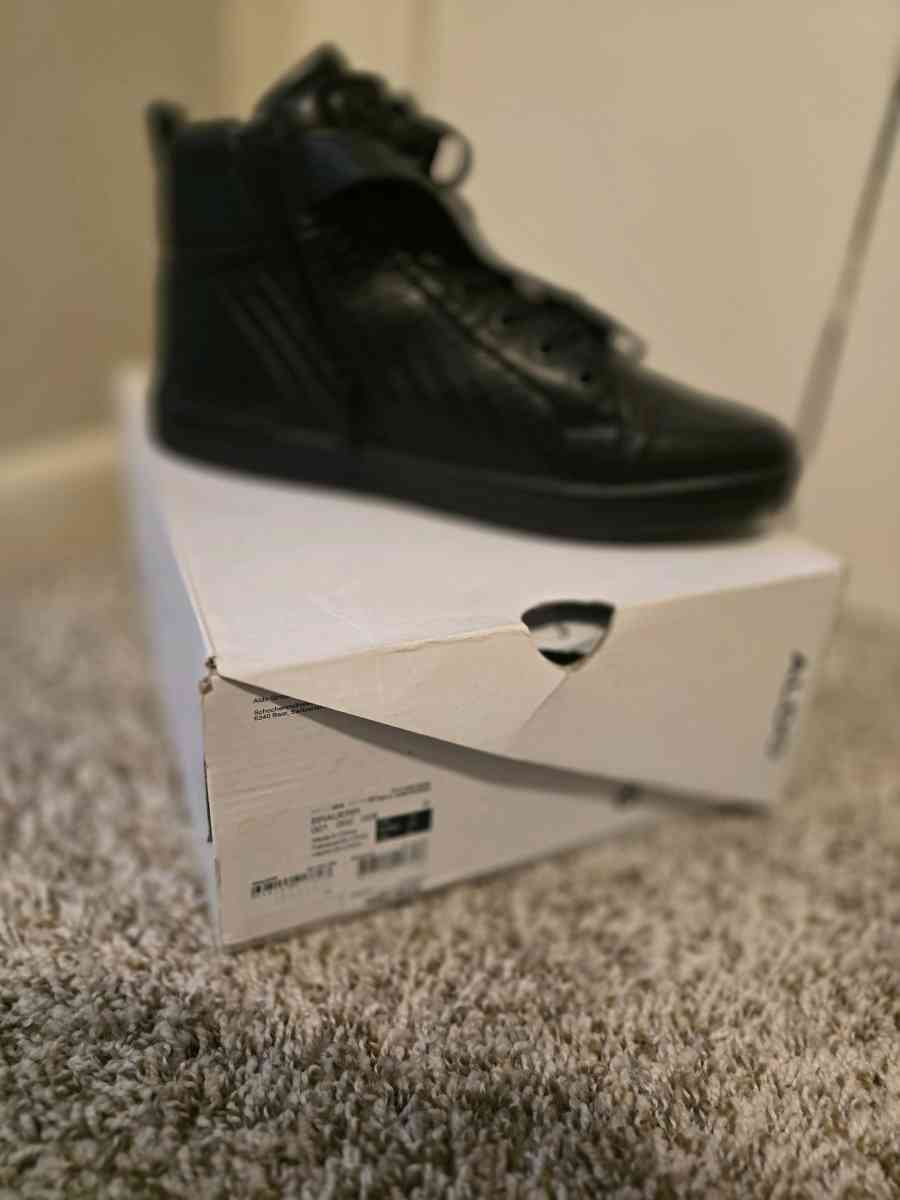 Black Aldo Sneakers With Cleaner