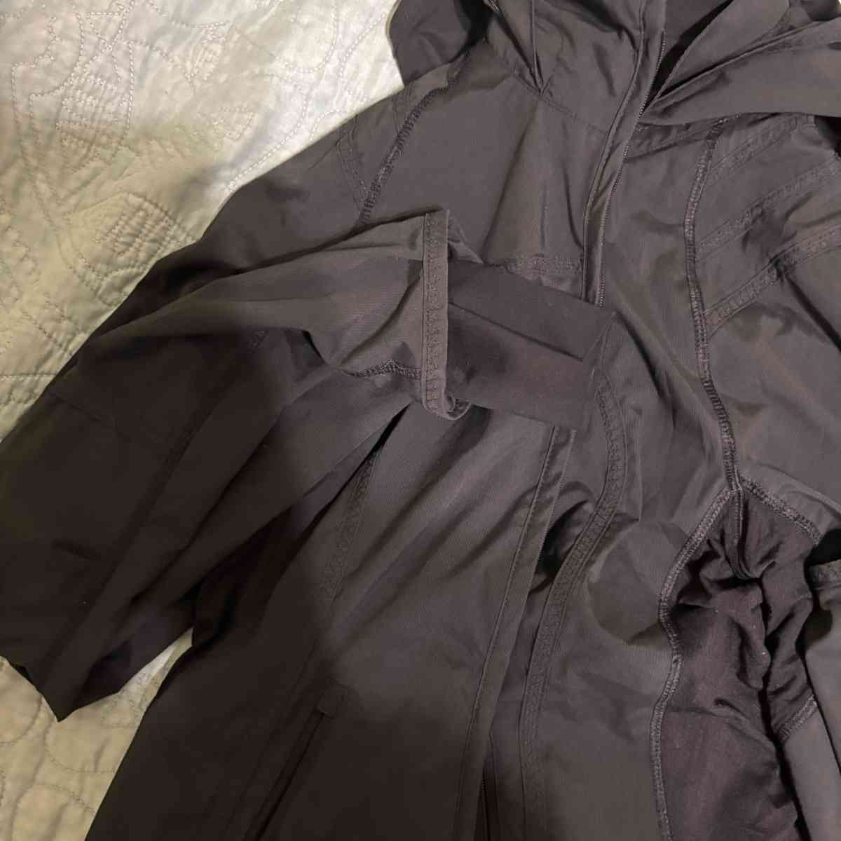lululemon jacket size 4