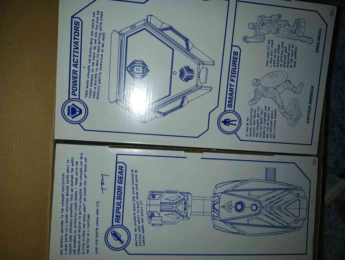 playmation powered by Disney starter pack avengers