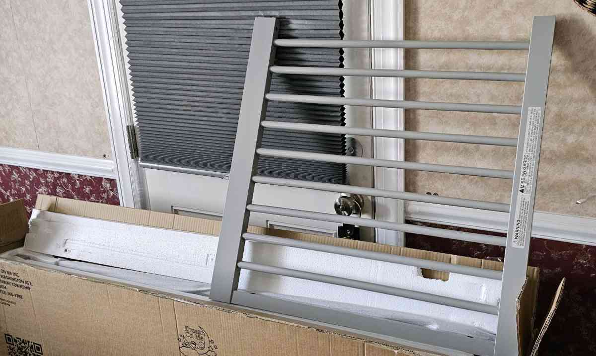 Convertable Crib NEW still in the box