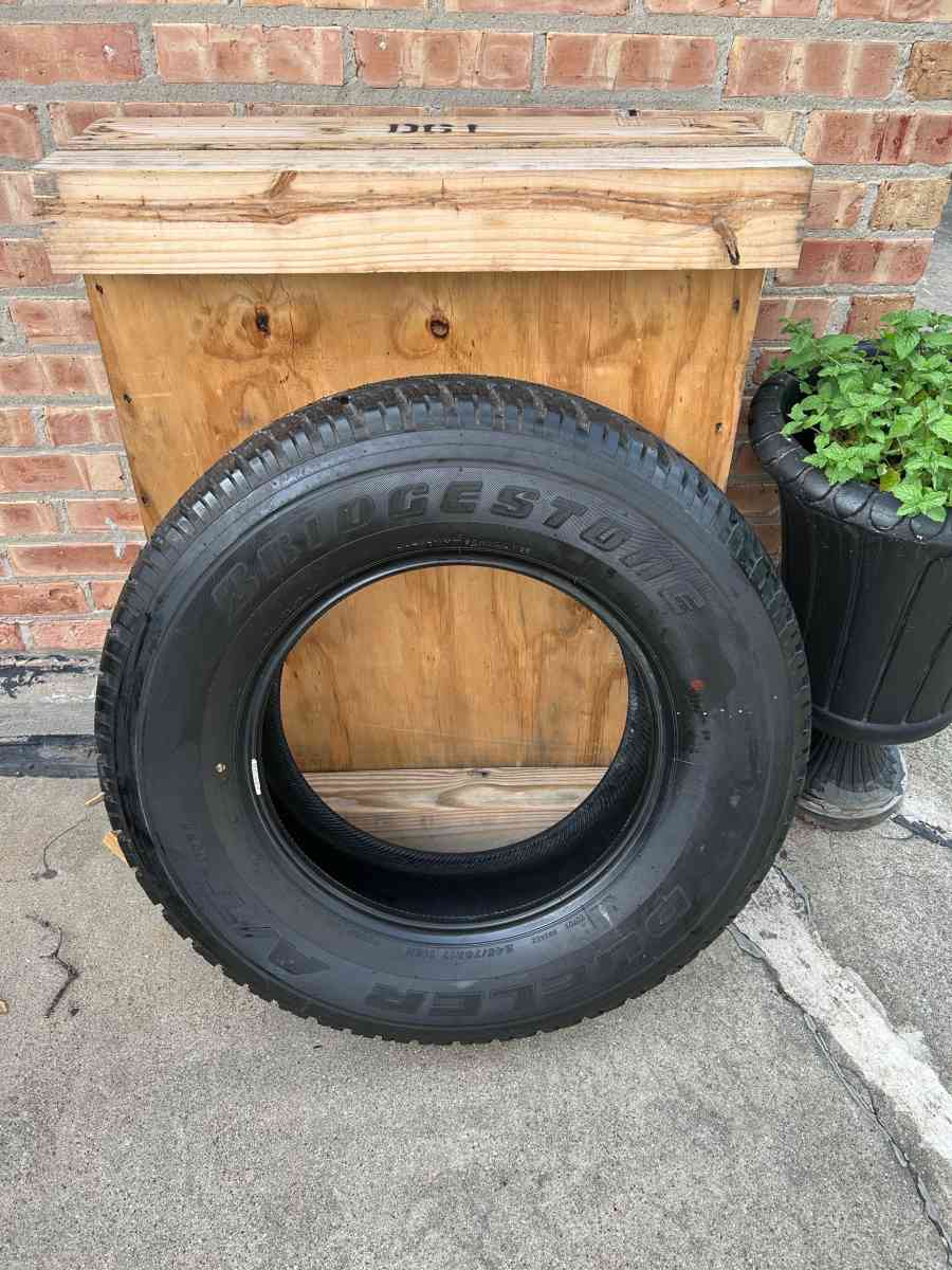 Bridgestone Dueler Tire AT 24575R17