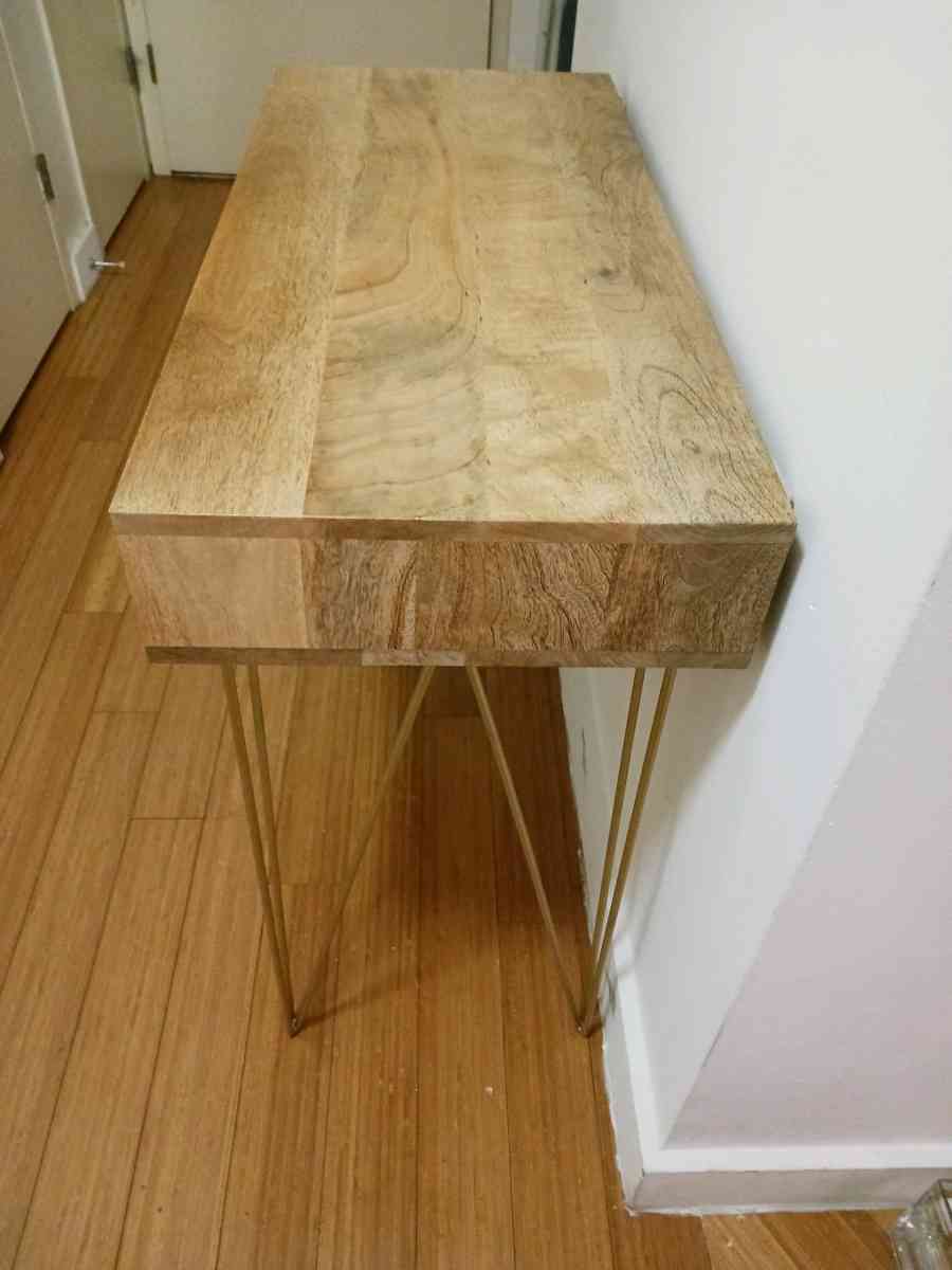 SAFAVIEH Marigold Wood Desk  Gold Legs  Modern  Stylish