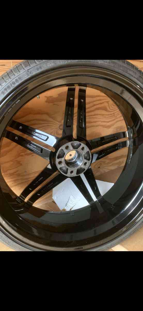 24x9 inch strada rims bolt pattern is 5x114