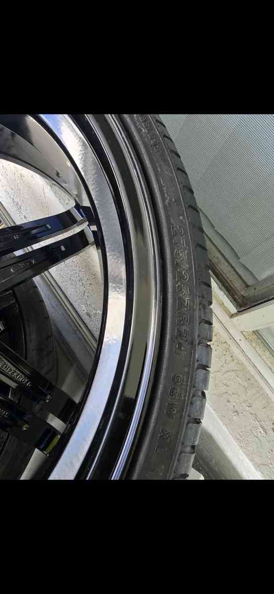 24x9 inch strada rims bolt pattern is 5x114