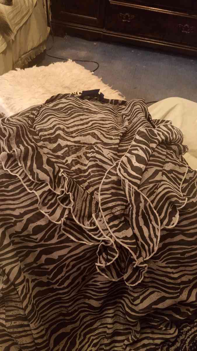 XL miley Cyrus zebra print blouse