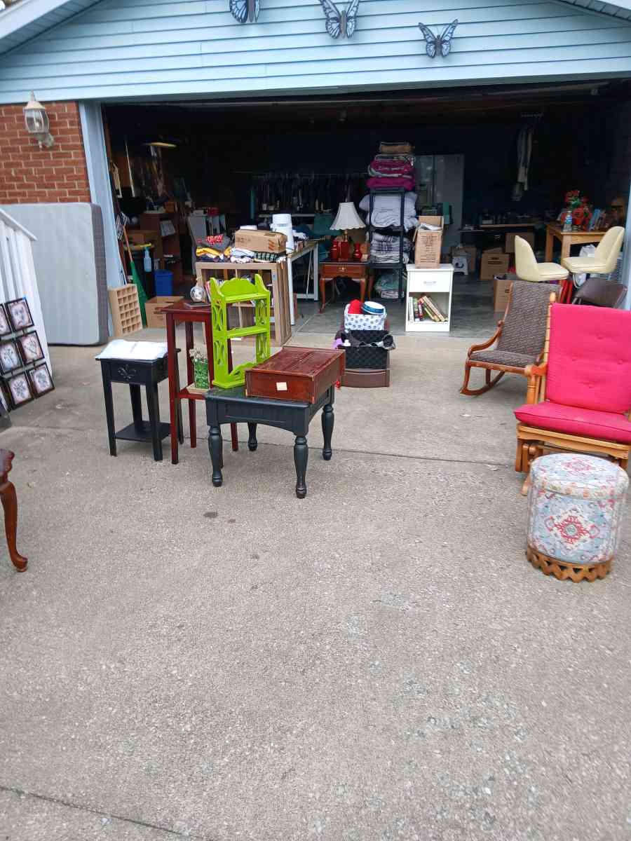 liquidation of all home furnishings clothing dressers art