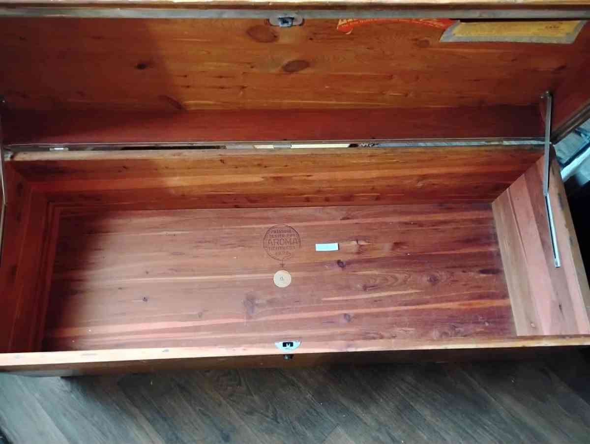 cedar hope chest trunk