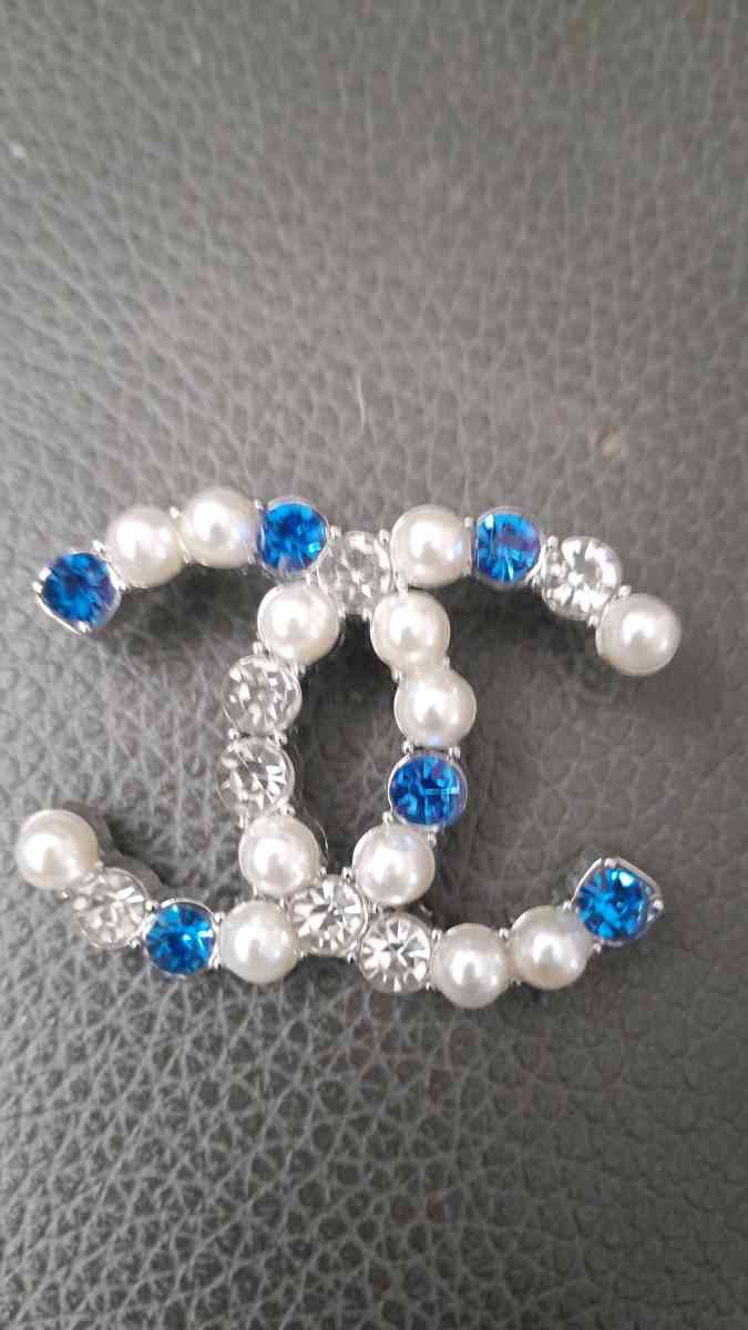 Women Brooches with Stamps