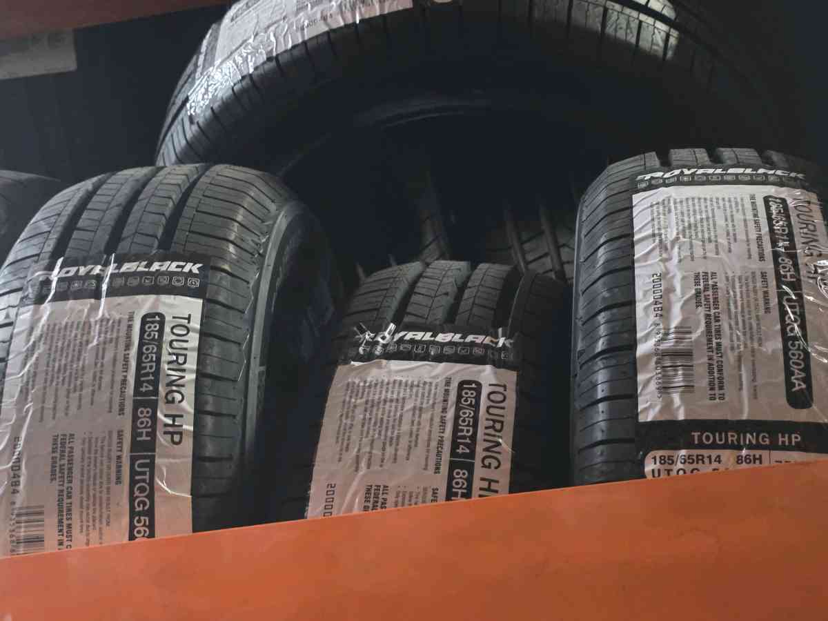 En venta ROYAL BLACK 18565R14  86H Touring HP