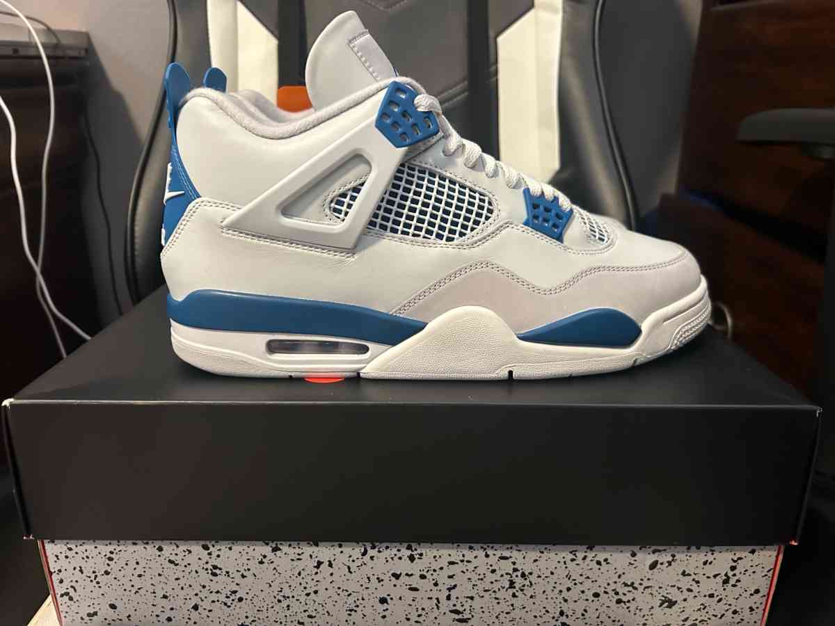Air Jordan Retro 4s
