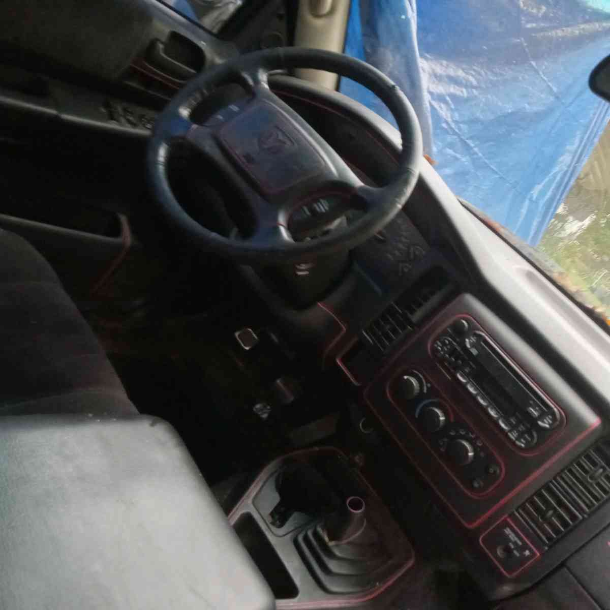 01 dakota sport extcab 47 v8 5spd  needs transmission repair